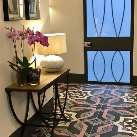Via Firenze 11 * Фоллоника